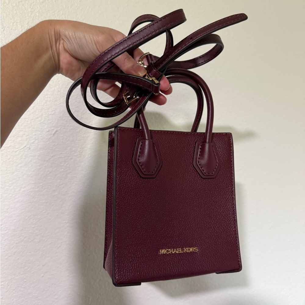 BRAND NEW W/O TAGS Michael Kors Burgundy Mini Bag
